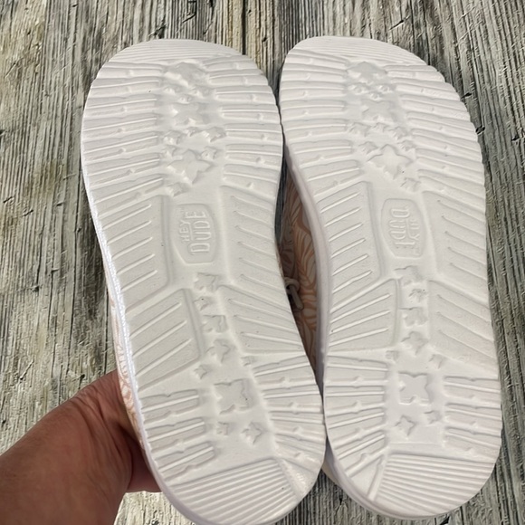 NWOT Hey Dudes size w8 coral & white - Picture 6 of 8